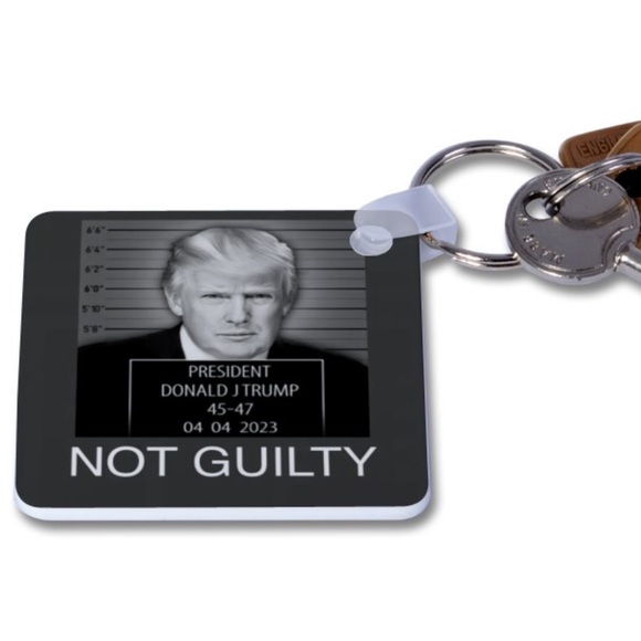 🇺🇸🕊Trump “Not Guilty” Double Photo Glossy Coated Plastic Silver Key Chain! - Picture 6 of 6